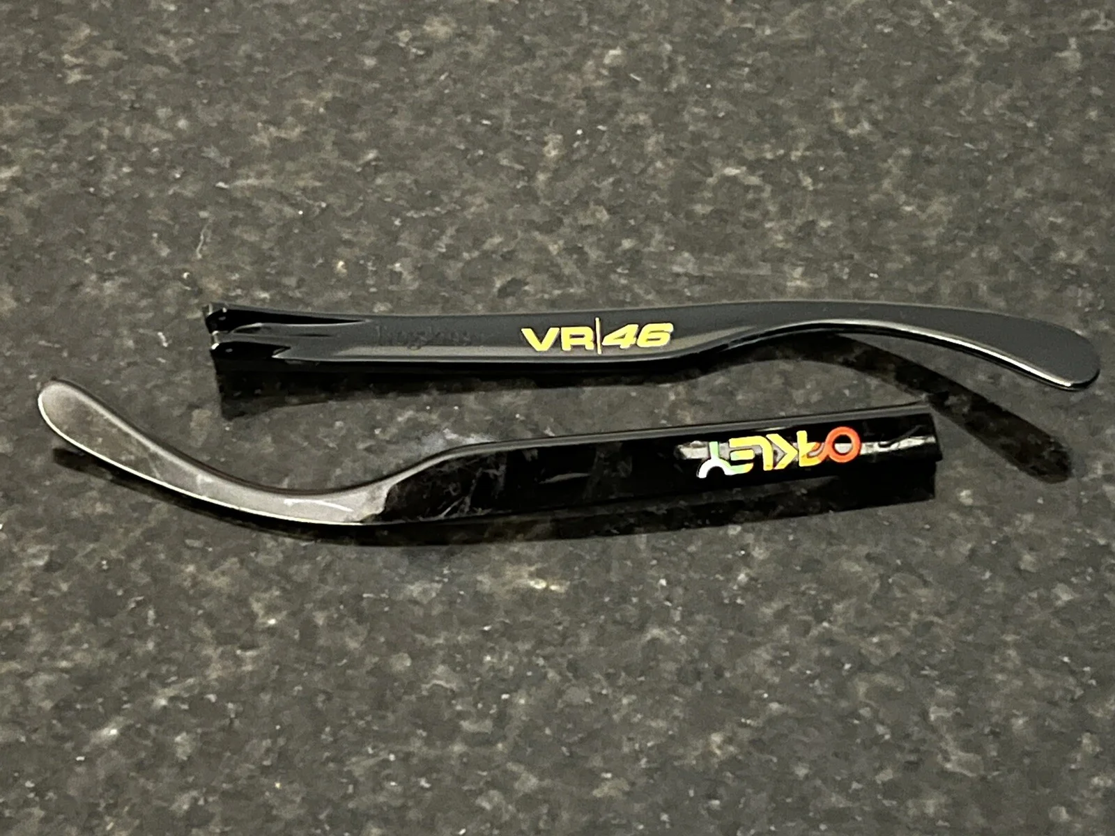 Authentic Temple Replacement PARTS Oakley RHINOCHASER 3111-0252 143mm KD00 4