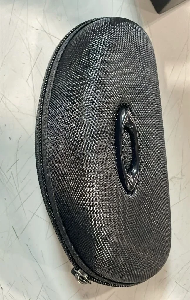 New Oakley Hard Clamshell White Eyeglasses Case with Oakley Logo - Small / White 3